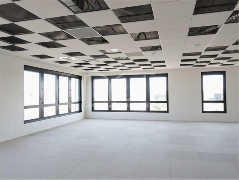 Office in Genas to rent - Interior Photo - Image 3 of 8