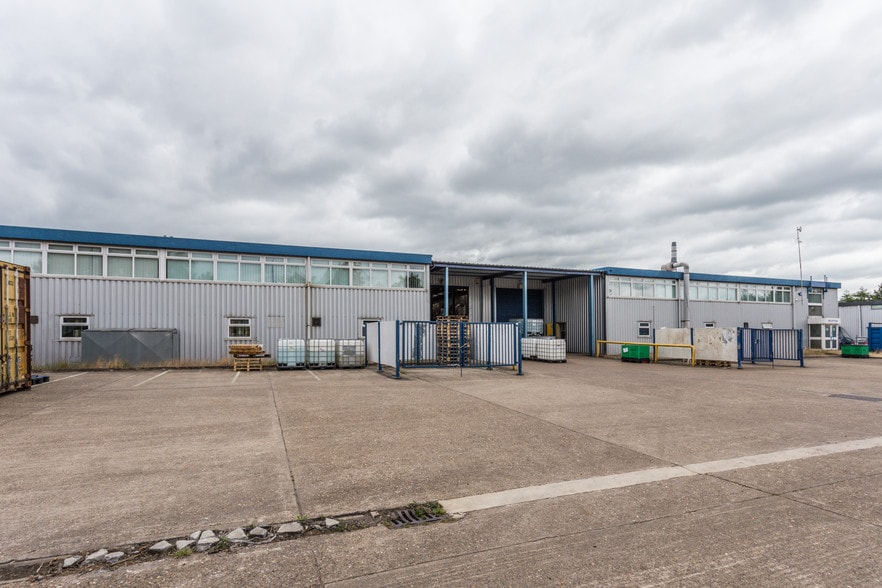 304a-304b Pywell Rd, Corby for sale - Building Photo - Image 2 of 14
