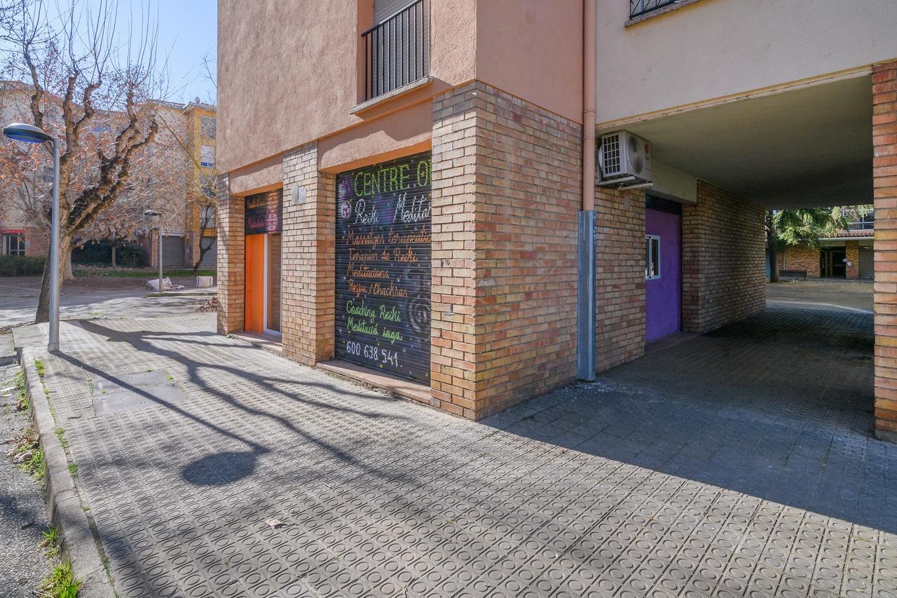 Manresa, BAR 08243 - Unit - -  - Interior Photo - Image 2 of 12