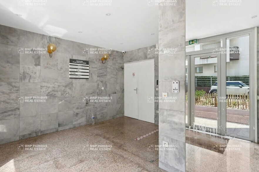 8 Rue Edouard Naud, Issy-les-Moulineaux to rent - Lobby - Image 2 of 25
