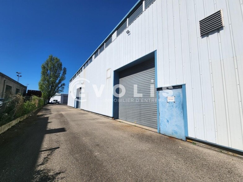 5 Avenue Karl Marx, Vaulx-en-Velin to rent - Building Photo - Image 2 of 19