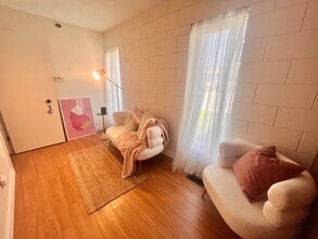 1817 W Stadium Blvd, Ann Arbor, MI to rent Interior Photo- Image 1 of 12