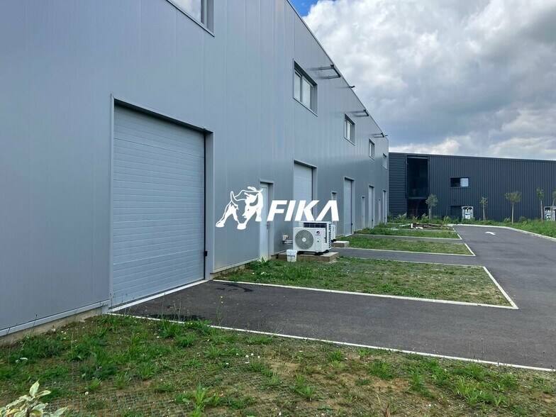Light Industrial in Castanet-Tolosan for sale - Building Photo - Image 2 of 6
