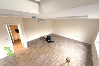 The St, Cowfold to rent Interior Photo- Image 2 of 3
