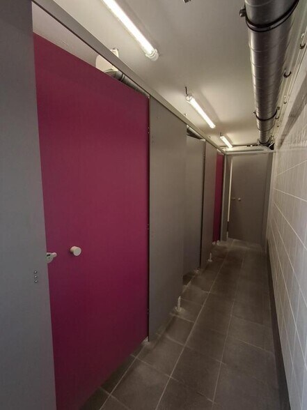 Light Industrial in Miribel for sale - Interior Photo - Image 3 of 7