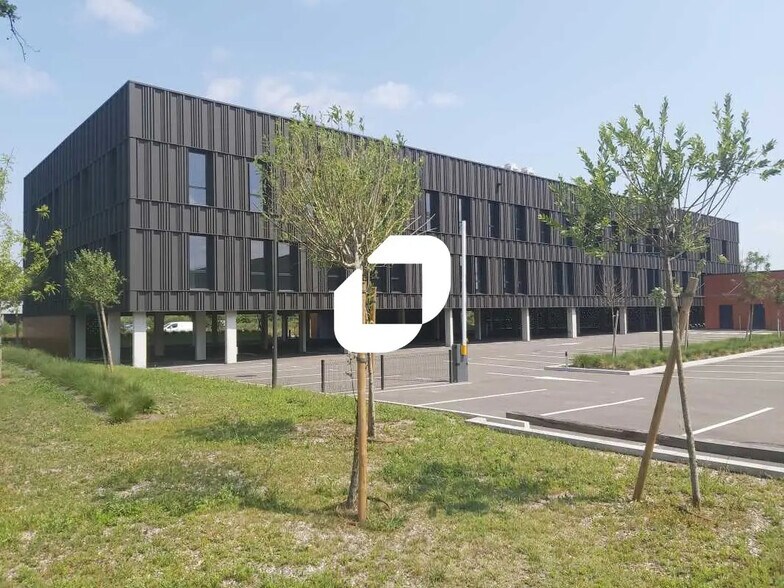 Retail in Mérignac to rent - Building Photo - Image 1 of 17