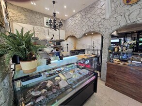 Retail in Barcelona, Barcelona to rent Interior Photo- Image 1 of 13
