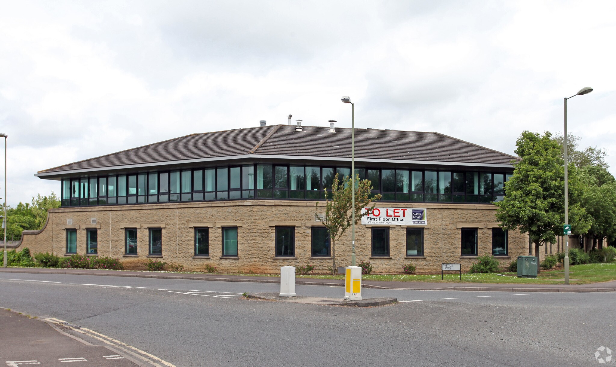 1 Des Roches Sq, Witney for sale Primary Photo- Image 1 of 1