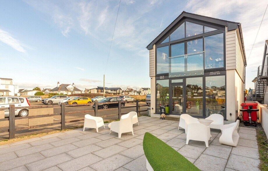 Lon Isallt, Holyhead for sale - Primary Photo - Image 1 of 1