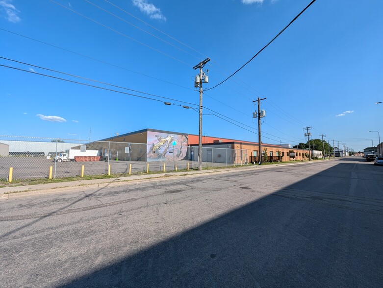 860 Vandalia St, Saint Paul, MN for sale - Building Photo - Image 1 of 9