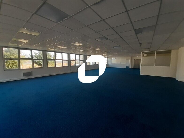 Office in Montreuil to rent - Interior Photo - Image 1 of 5