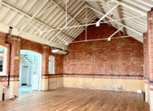 St James Sq, Cheltenham to rent Interior Photo- Image 2 of 5