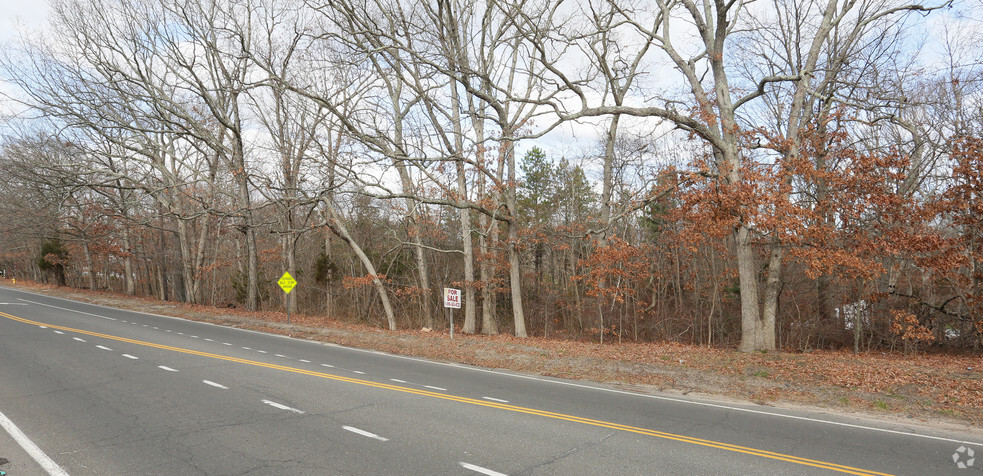 Old Town Rd, Coram, NY for sale - Primary Photo - Image 1 of 3