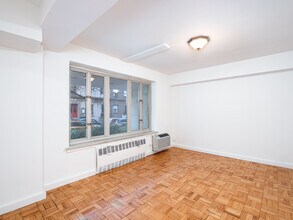 35 E 35th St, New York, NY for rent Interior Photo- Image 1 of 5