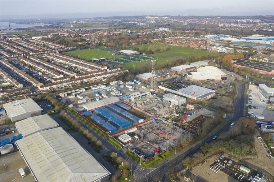 Portfield Rd, Portsmouth to rent - Building Photo - Image 2 of 3