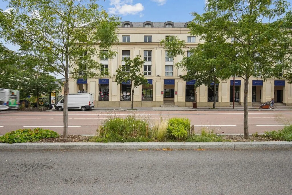 Location Bureaux 128 m² - Photo 1