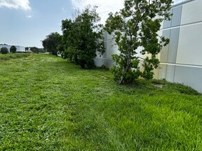 1095 Broken Sound Pky, Boca Raton, FL to rent Building Photo- Image 2 of 7