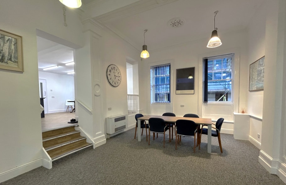 South St, Leominster to rent - Interior Photo - Image 2 of 3