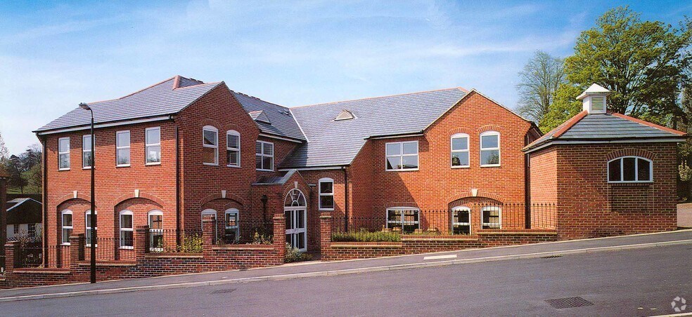 Black Eagle Sq, Westerham for sale - Primary Photo - Image 1 of 1