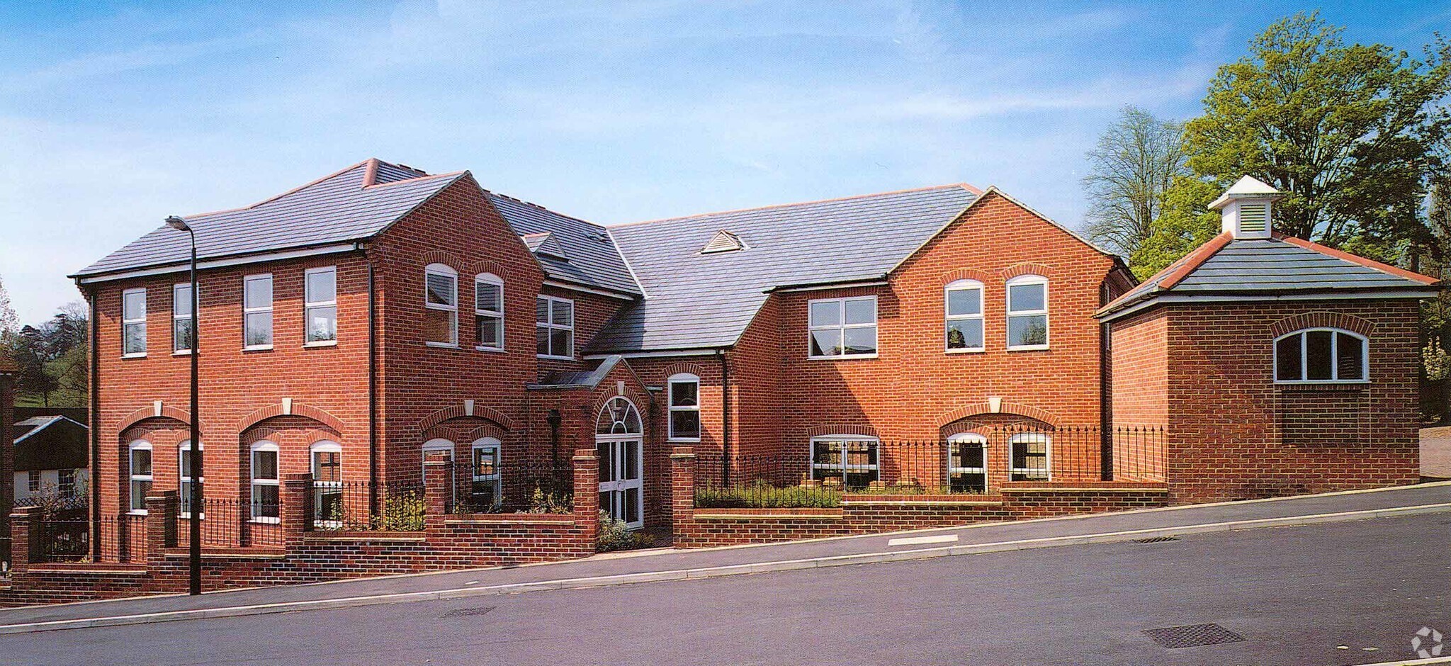 Black Eagle Sq, Westerham for sale Primary Photo- Image 1 of 1