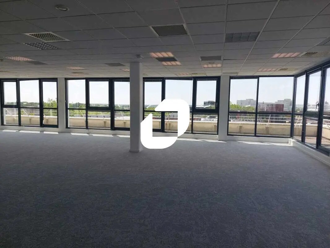 Office in Guyancourt to rent Building Photo- Image 1 of 17