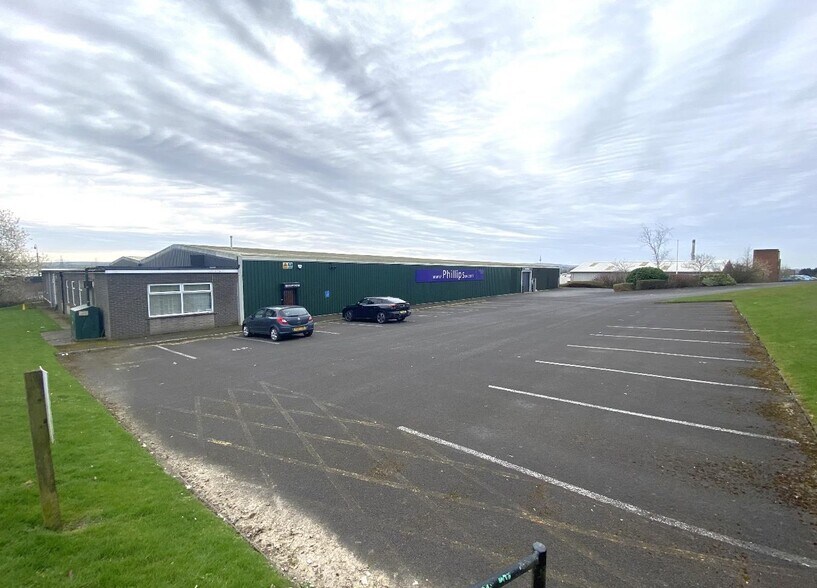 Philips Rd, Blackburn to rent - Building Photo - Image 1 of 1