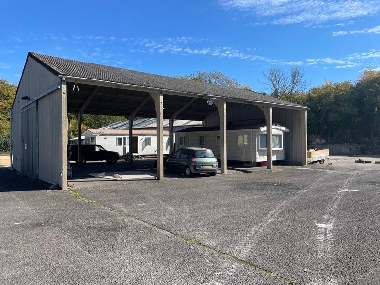 Downton Rd, Salisbury to rent - Building Photo - Image 2 of 3