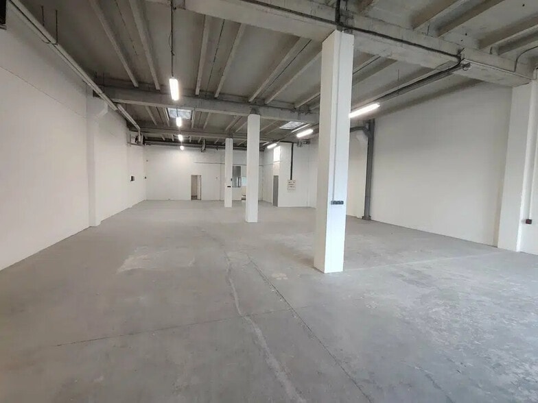 Industrial in Saint-Quentin-Fallavier for sale - Building Photo - Image 3 of 21