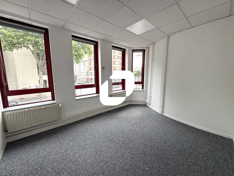 Office in Lyon to rent - Interior Photo - Image 2 of 10