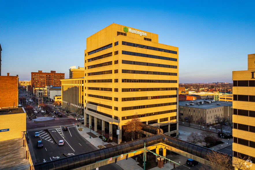 220 Market Ave S, Canton, OH for rent - Building Photo - Image 1 of 23