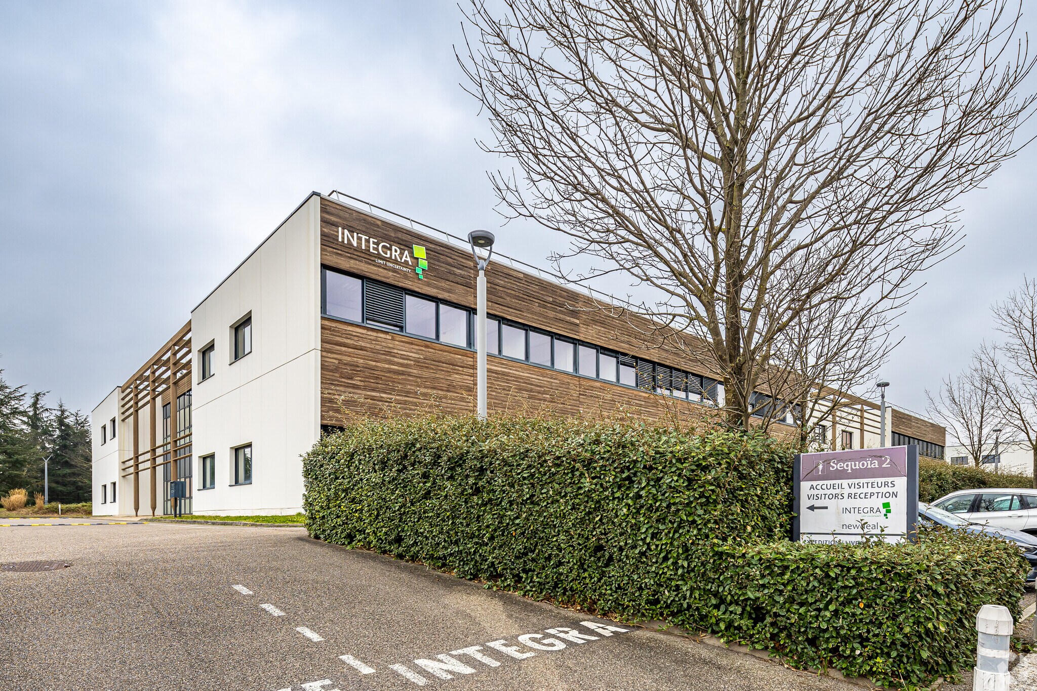 Light Industrial in Saint-Priest to rent Primary Photo- Image 1 of 3