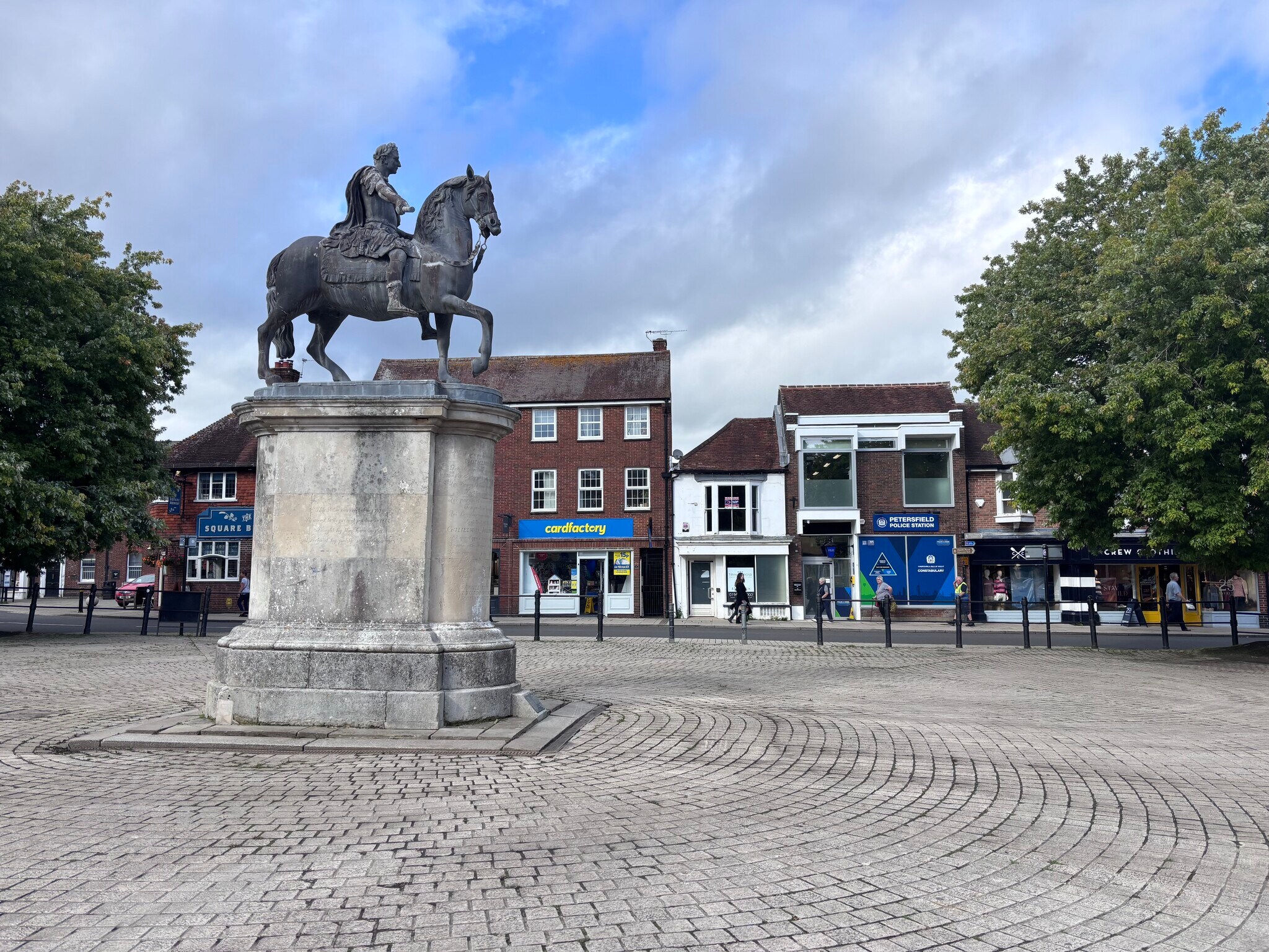 9 The Square, Petersfield for sale Primary Photo- Image 1 of 6