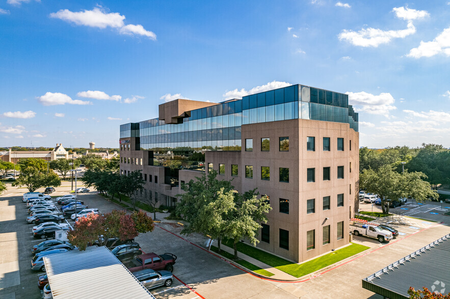 18333 Preston Rd, Dallas, TX for rent - Building Photo - Image 3 of 7