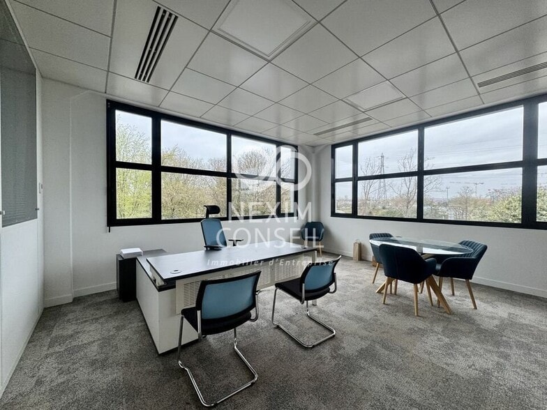 Office in Gennevilliers to rent - Interior Photo - Image 1 of 6