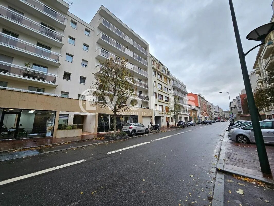 Office in Clamart to rent Building Photo- Image 1 of 11