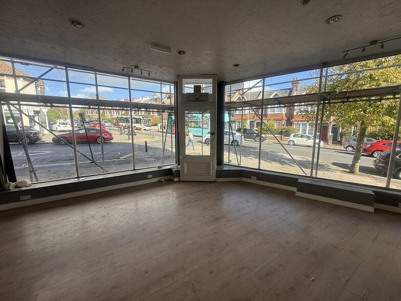 Ditchling Rd, Brighton to rent - Building Photo - Image 3 of 8