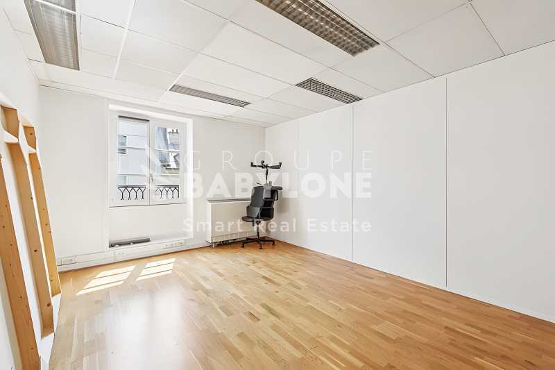 Office in Paris for sale - Interior Photo - Image 2 of 14