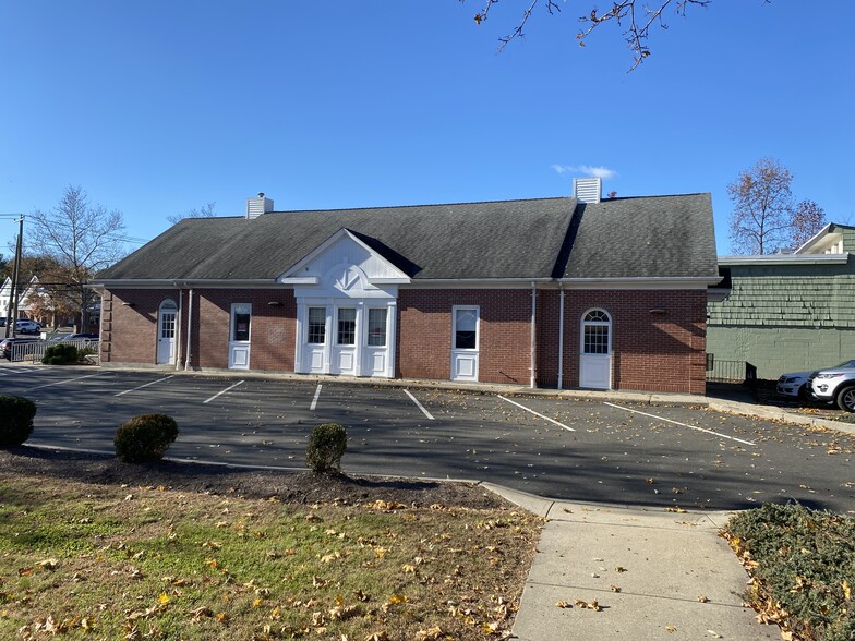 1815 Post Rd E, Westport, CT for rent - Primary Photo - Image 1 of 3