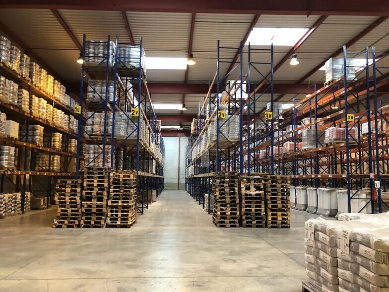 Light Industrial in Combs-la-Ville to rent - Building Photo - Image 3 of 7