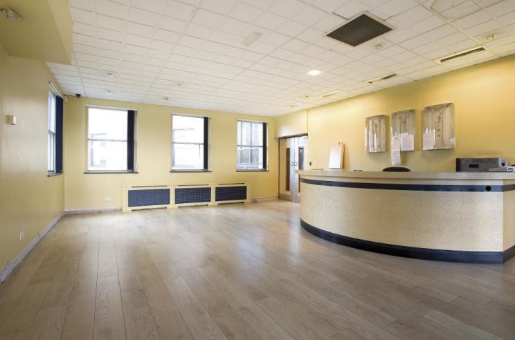 1 Central Rd, Morden to rent - Interior Photo - Image 3 of 6