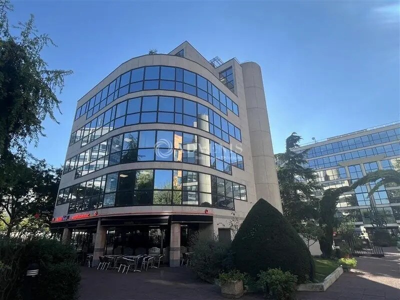 Office in Issy-les-Moulineaux to rent Building Photo- Image 1 of 8