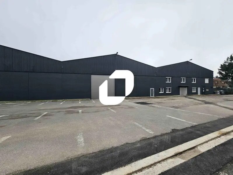 Light Industrial in Le Mesnil-Amelot to rent Building Photo- Image 1 of 14