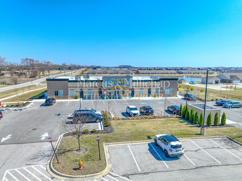 1565 Smokey Row, Greenwood, IN for sale - Primary Photo - Image 1 of 3