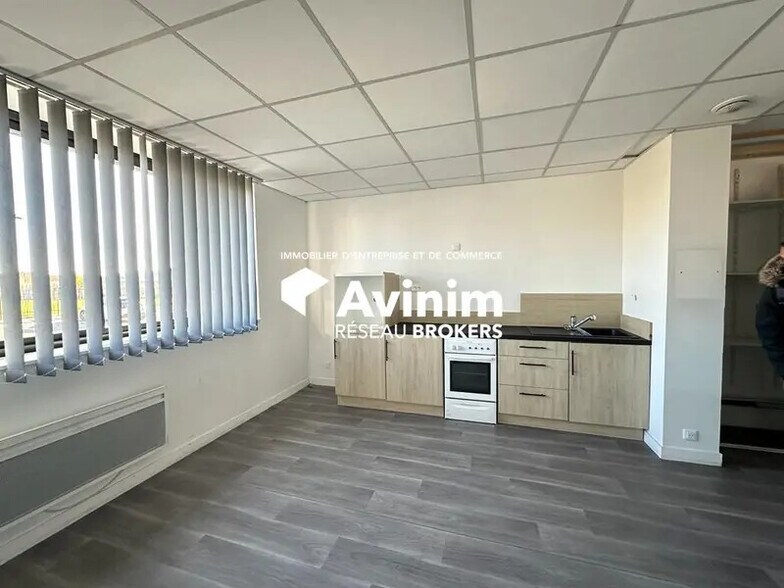 Office in Le Mesnil-Amelot to rent - Interior Photo - Image 3 of 8