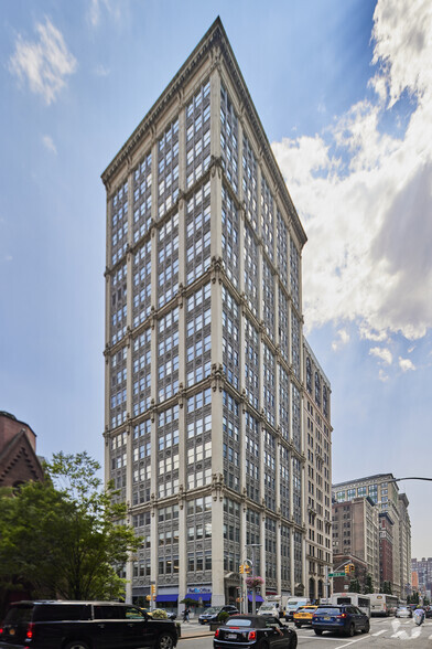 257 Park Ave S, New York, NY for rent - Building Photo - Image 1 of 8