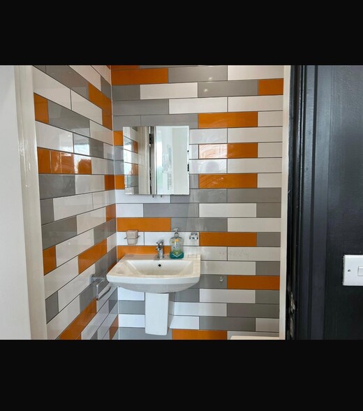 137-139 St Albans Rd, Watford to rent - Interior Photo - Image 2 of 15