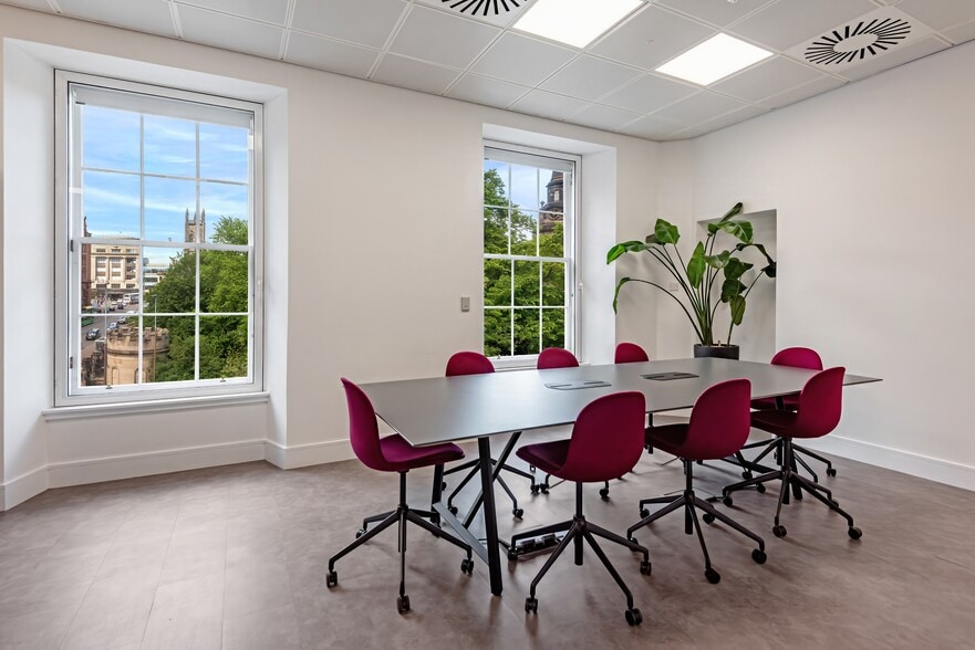 2 Castle Ter, Edinburgh to rent - Interior Photo - Image 2 of 14