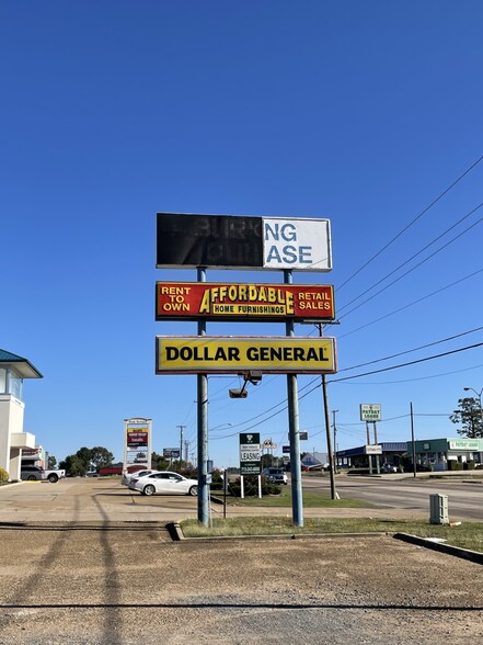 1005-1027 N Pine St, Deridder, LA for rent - Building Photo - Image 3 of 12