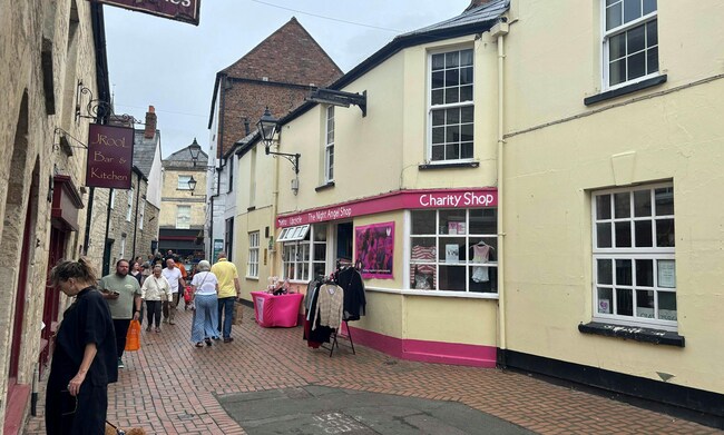 More details for 1 Swan Ln, Stroud - Retail to Rent