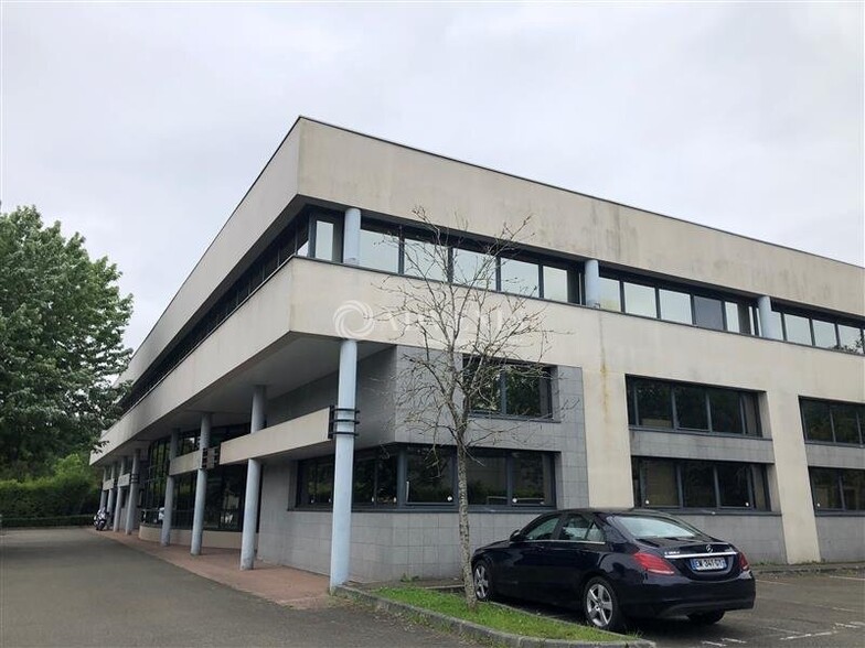 23 Rue Des Poiriers, Plaisir to rent - Building Photo - Image 2 of 5